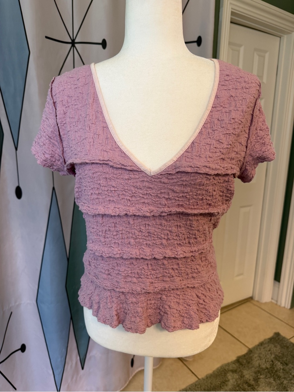 Free People Textured Lilac V-Neck size Medium